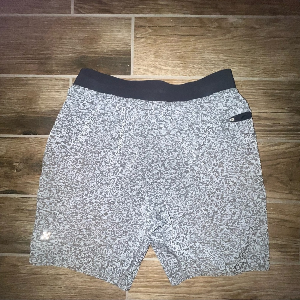 Lululemon men’s T.H.E. Short - Picture 2 of 3